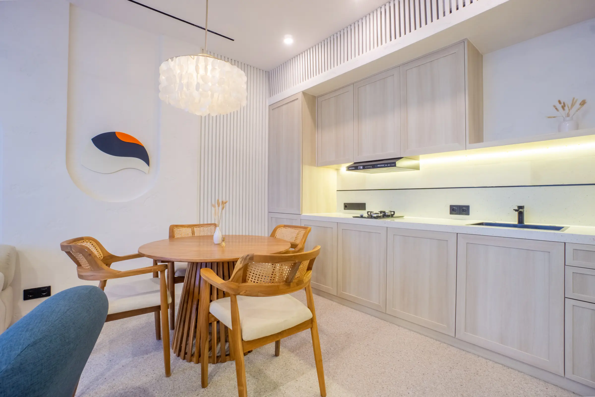 Apartment with Private Pool at White Residence