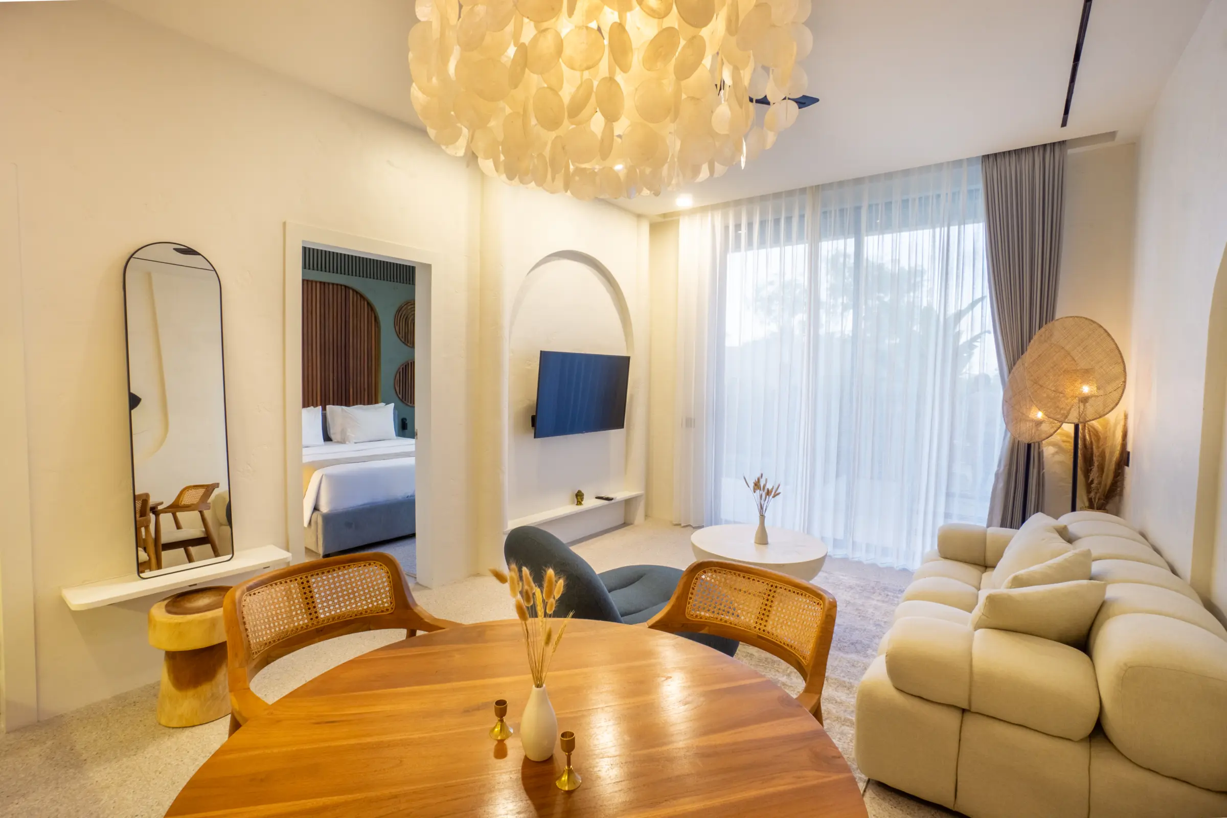 Apartment with Private Pool at White Residence