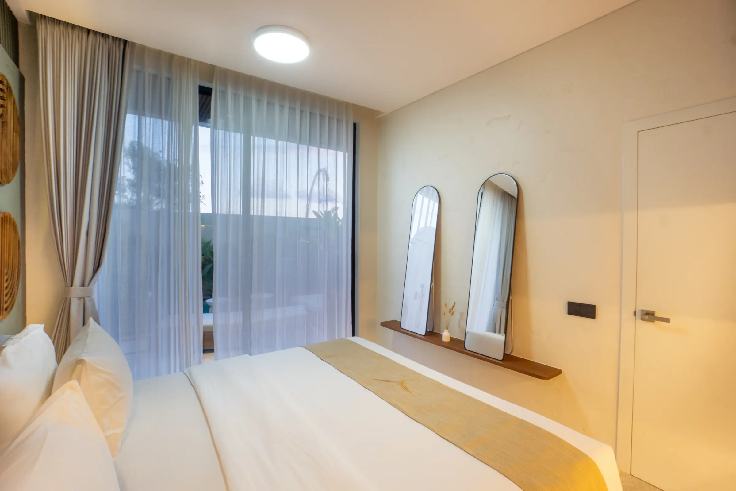 Apartment with Private Pool at White Residence