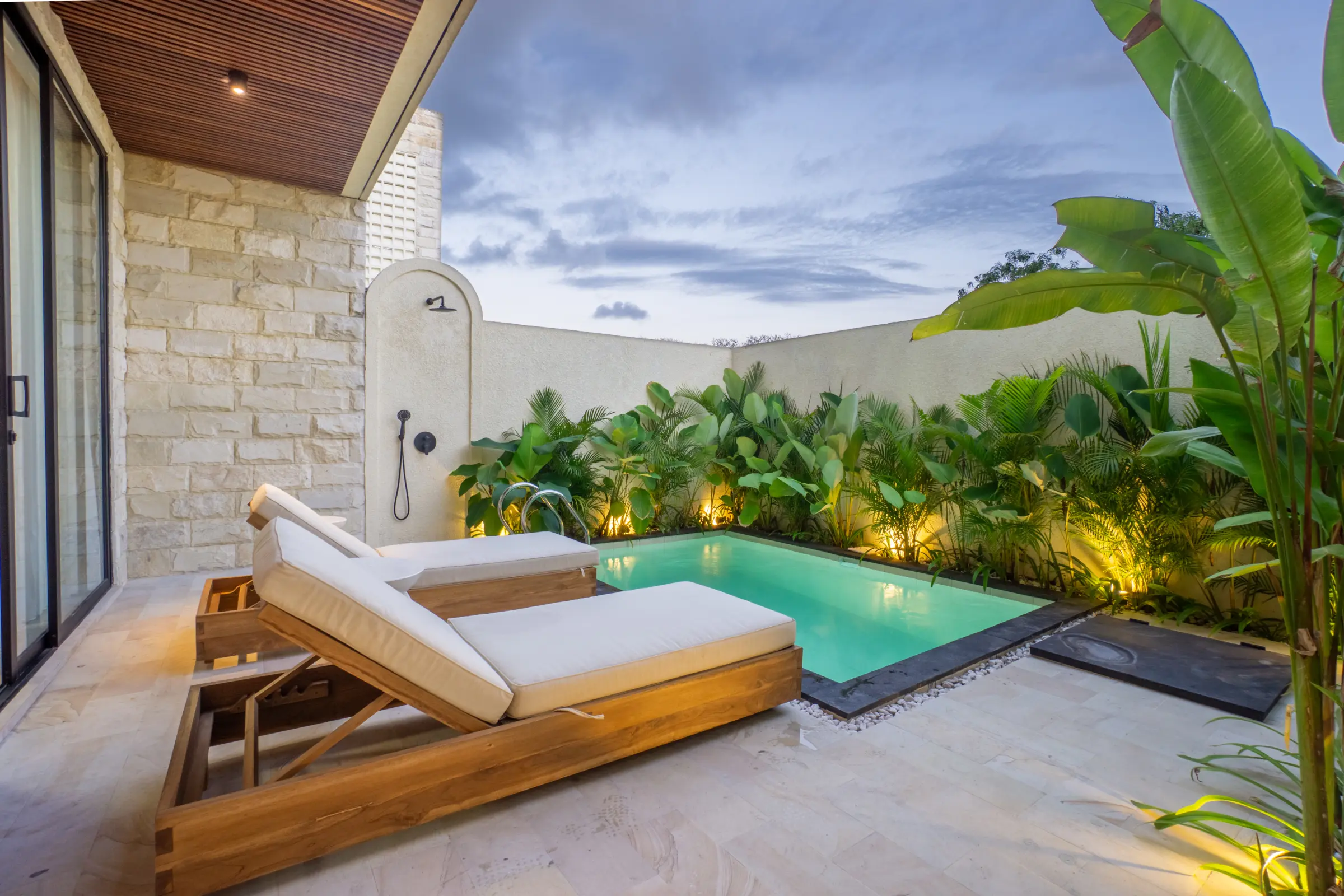 Apartment with Private Pool at White Residence