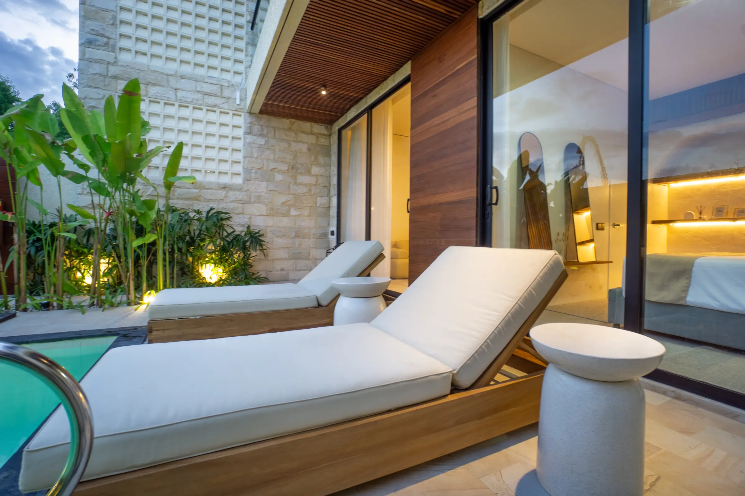 Apartment with Private Pool at White Residence