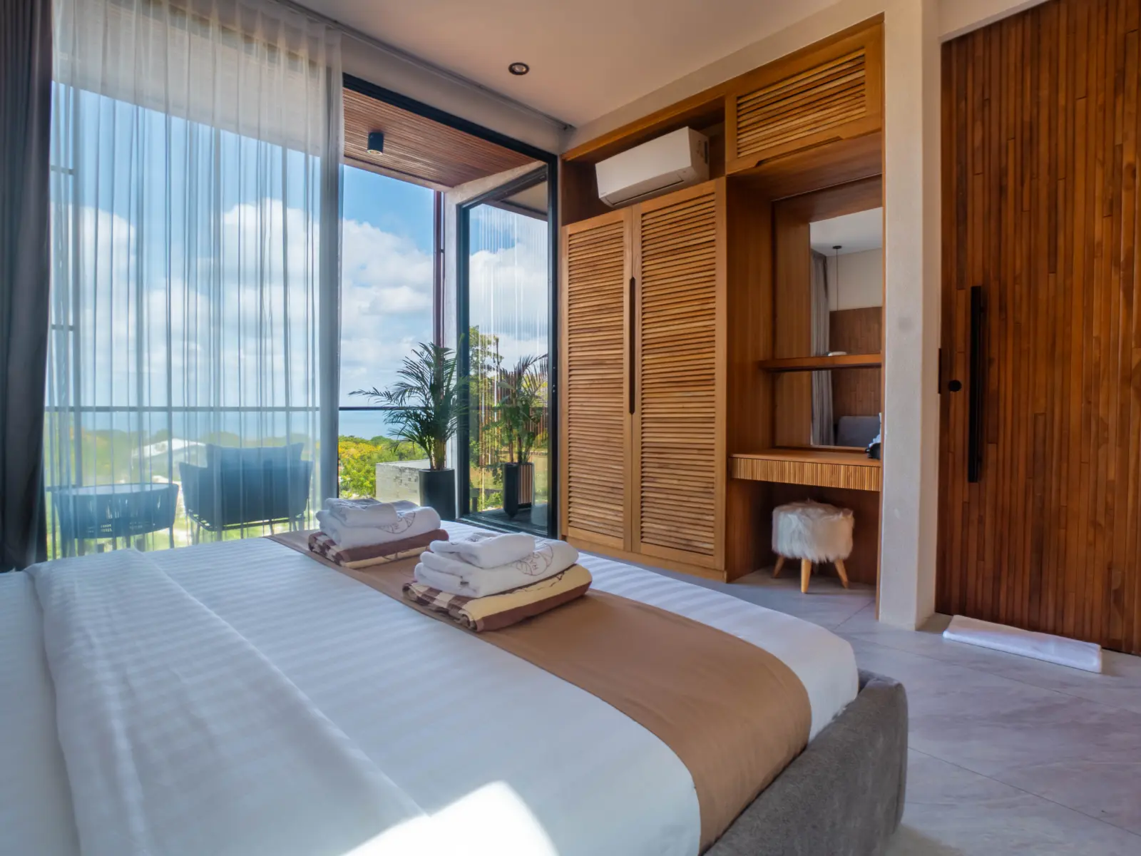 Villa with Ocean View and Rooftop at Rahya Villas